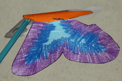 Free printable templates to make a balancing butterfly. Crafts for kids. 