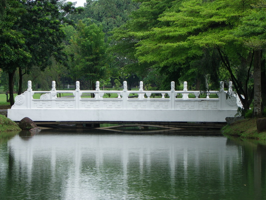 Jurong Lake Gardens -  Singapore Japanese and Chinese Gardens. 
