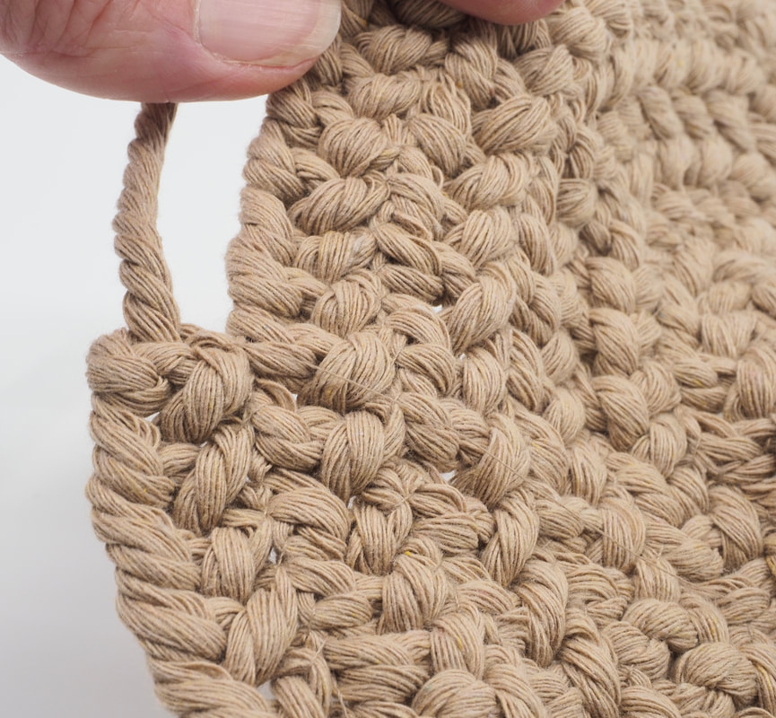 Finger knitted Trivet Craft Project. Full instructions and step by step tutorial.