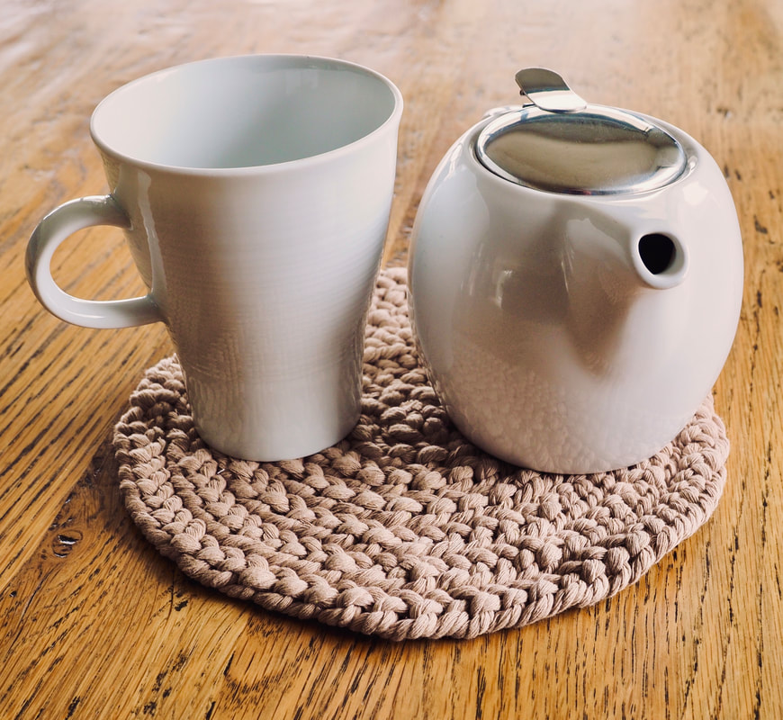 Finger knitted Trivet Craft Project. Full instructions and step by step tutorial.