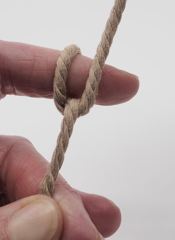 Single-finger Finger Knitting. A fully illustrated tutorial.