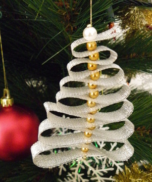 Christmas tree ornament ribbon decoration