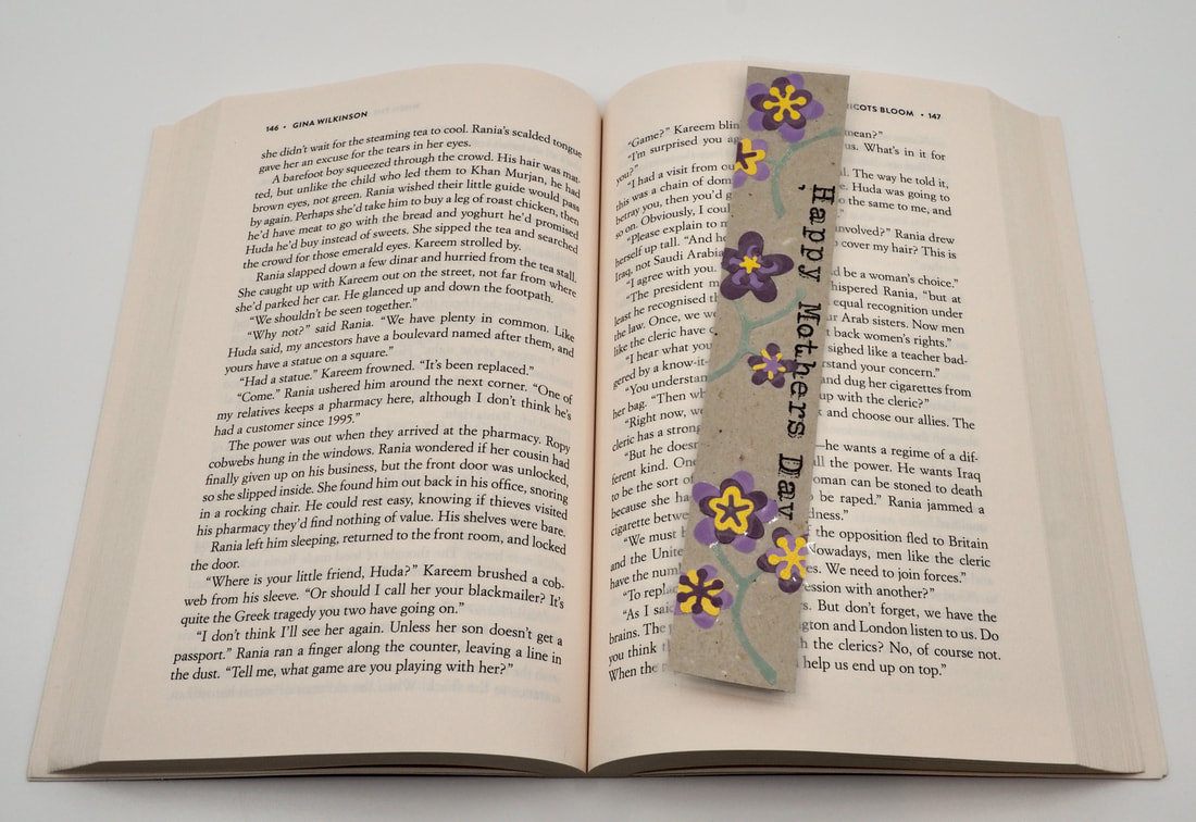 Packing Tape Bookmarks. A free & fully illustrated tutorial on creating your own fun & easy  bookmarks.
