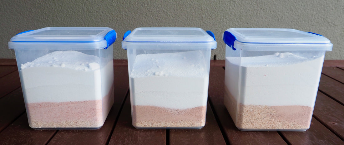 Make your own low tox laundry washing powder at home. Free printable recipe.