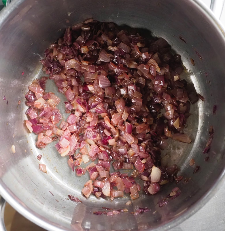 Cooked purple onions. 