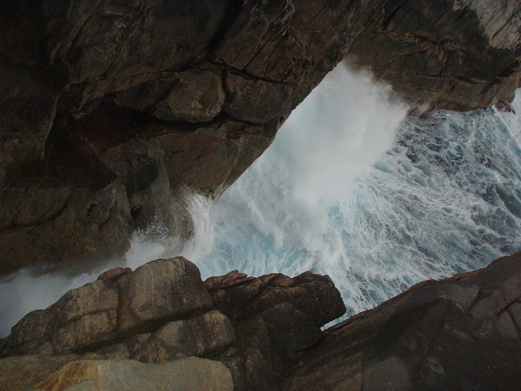 The Gap Albany Western Australia Ocean spray rock waves