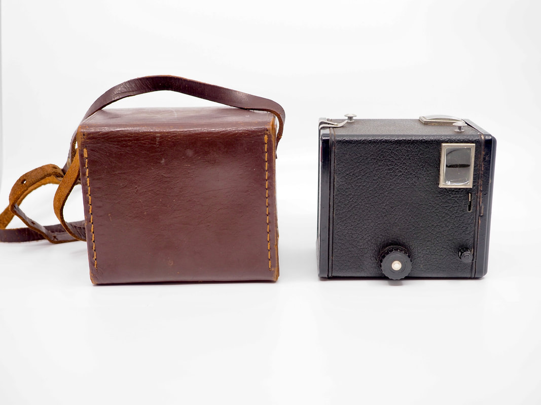 Kodak Brownie Camera SIX-20 Model C Made in England. Vintage Camera photos.