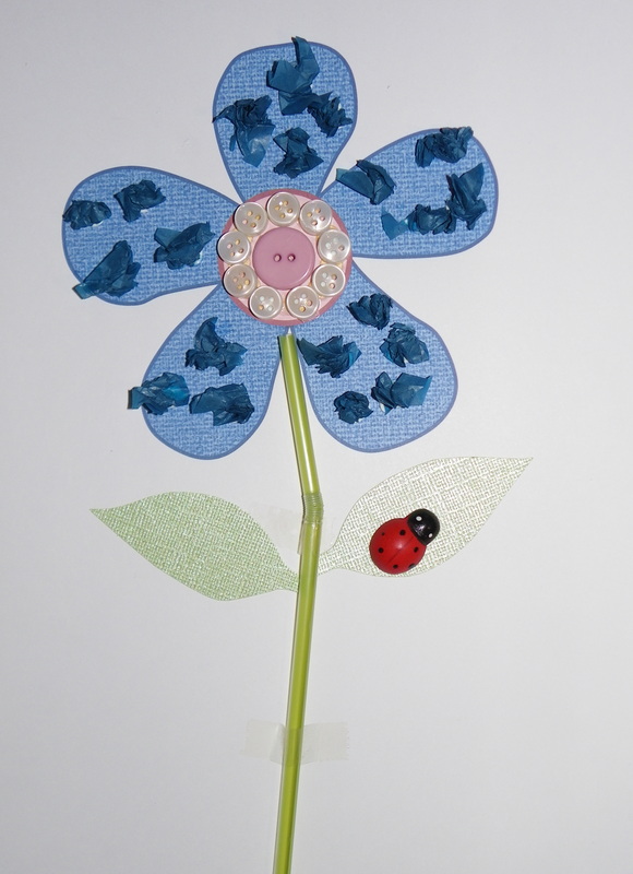 Flower craft for kids with free printable template and instructions.