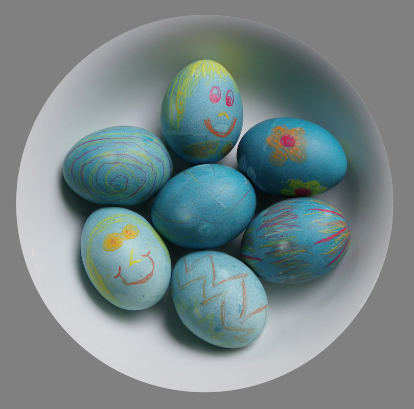 Easter Craft for Kids free instructions on how to dying and decorating hard boiled eggs at Easter time.