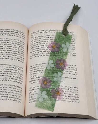 Pressed Flower Bookmarks - Easy craft tutorial